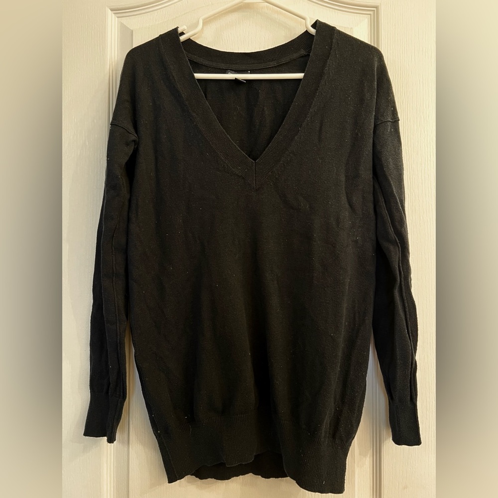 GAP • Black V-Neck Oversized Sweater Size S